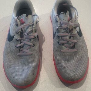 Size 7.5 women Nike Metcon used & no box